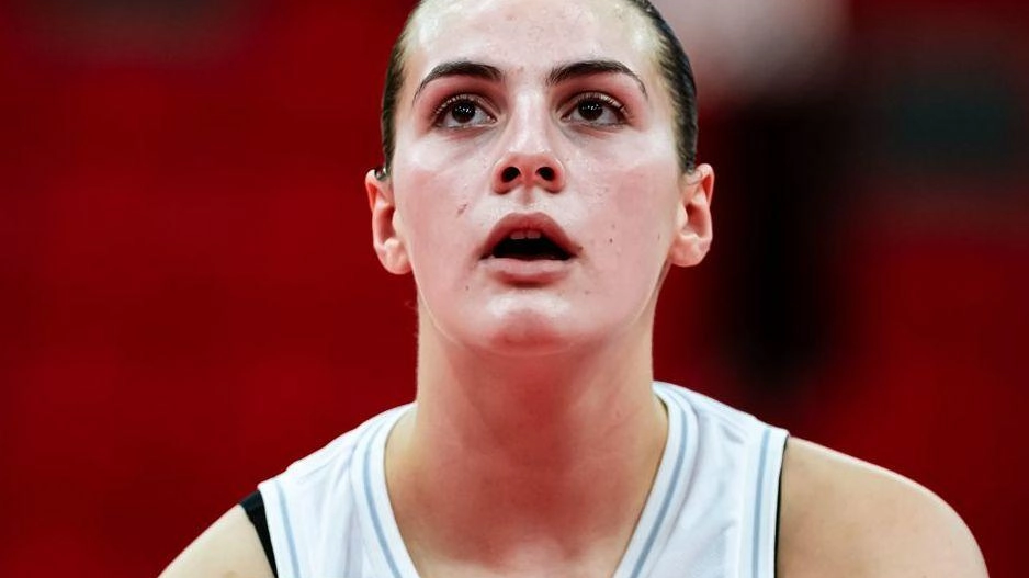 Allegra Mosconi torna dai campionati europei Under 16 con la nazionale italiana arricchita personalmente e pronta a condividere l'esperienza con le compagne di squadra della Bsl San Lazzaro.