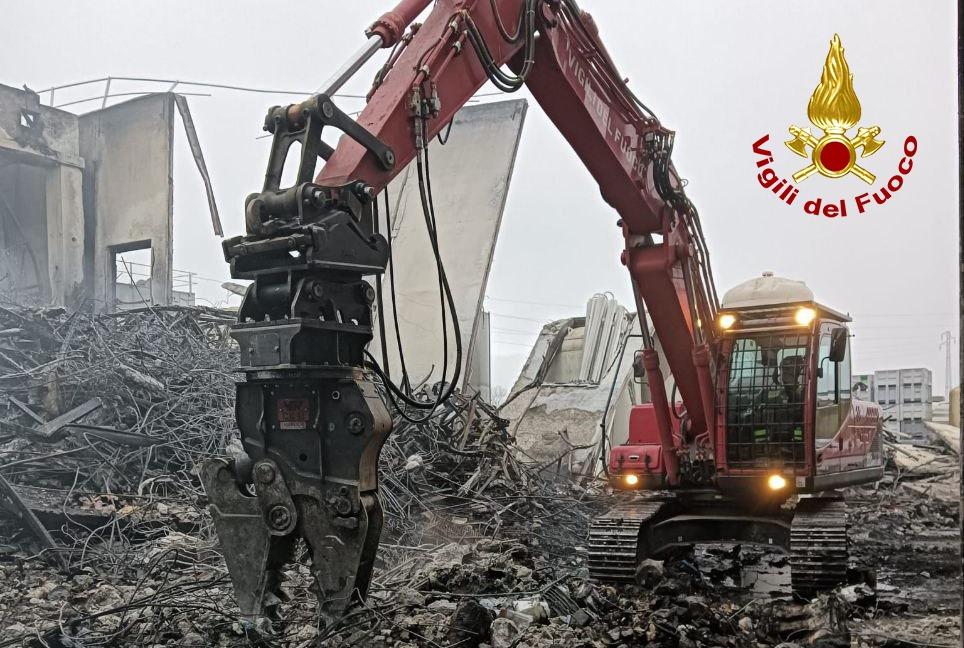 Incendio di Ariano Polesine: spegnimento degli ultimi focolai allo stabilimento ‘Regnoli’