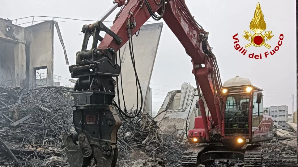 Incendio di Ariano Polesine: spegnimento degli ultimi focolai allo stabilimento ‘Regnoli’