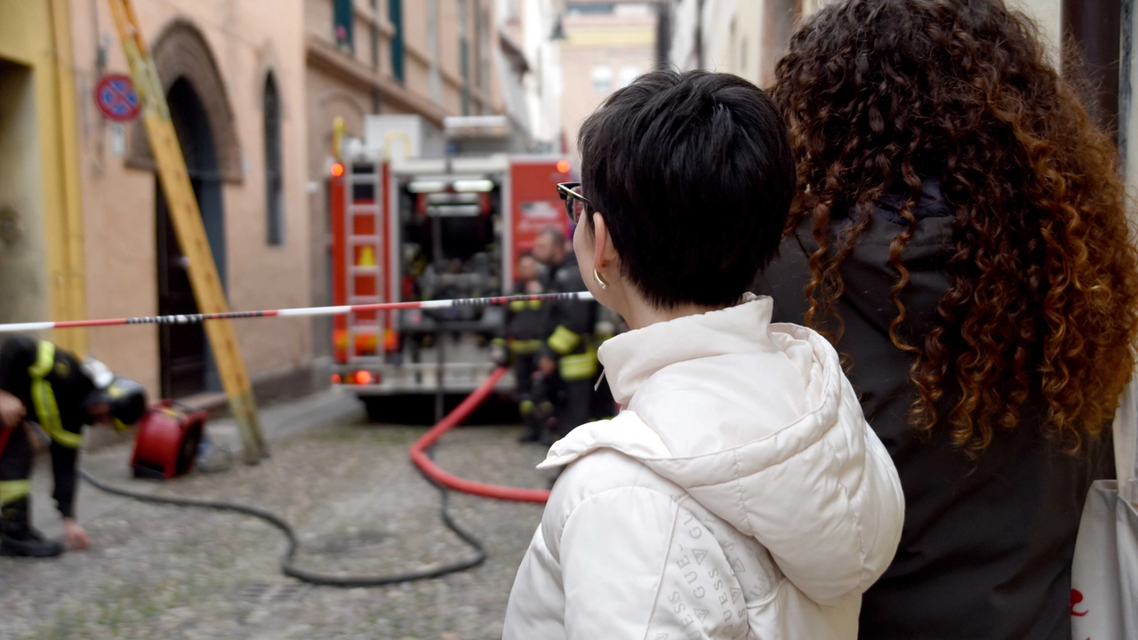 Residenti preoccupati in via Gusmaria a Ferrara (Foto Businesspress)