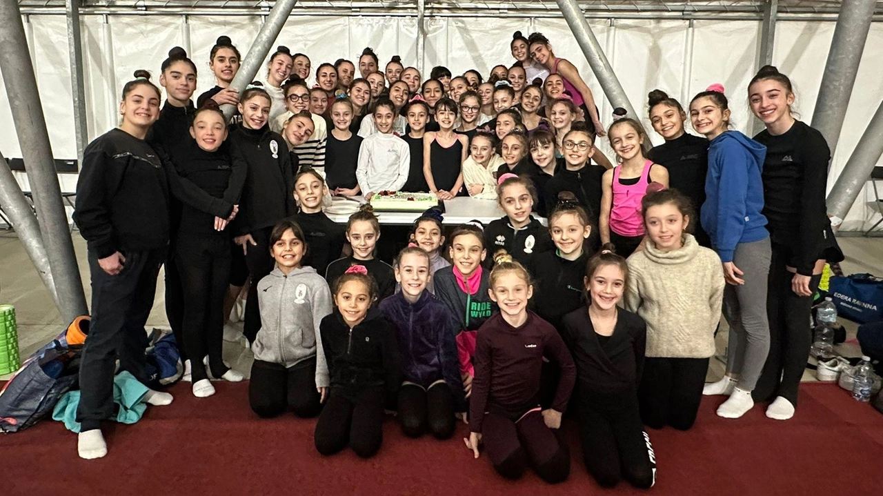 Le atlete e le insegnanti dell’Edera Ritmica Ravenna