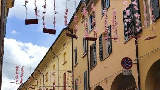 La città si è tinta di rosa. Dai bignè alle altalene