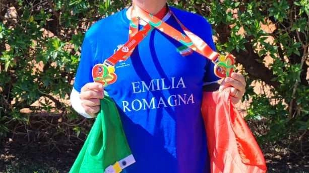 Luca Colli con le medaglie conquistate agli europei per gli sportivi trapiantati