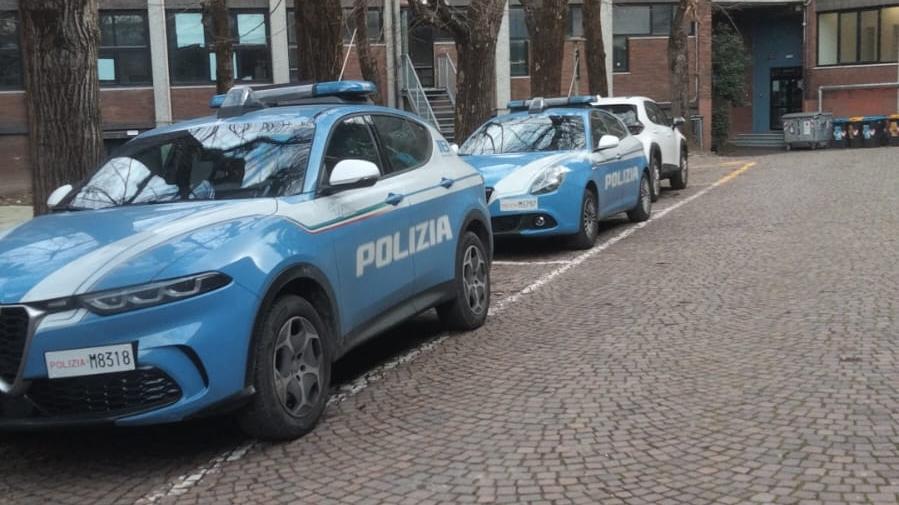 Ennesima rissa all’istituto Corni a Modena, botte tra studenti nel corridoio: arriva la polizia