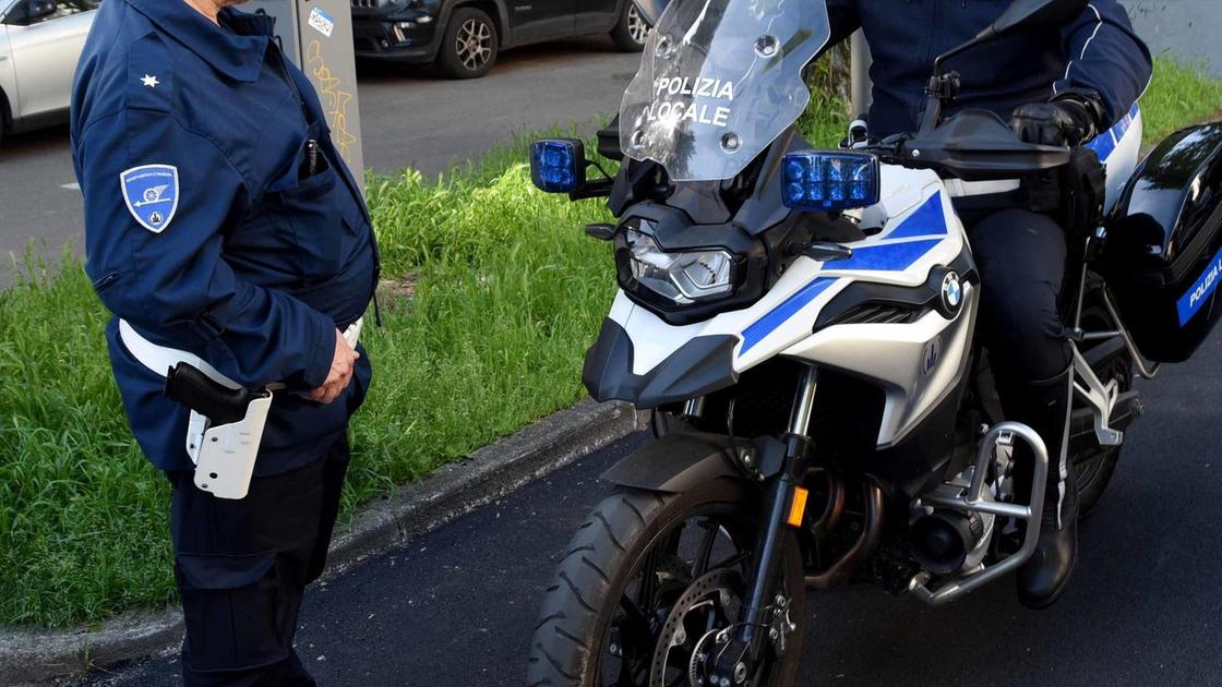 San Sebastiano, la polizia municipale si inchina al patrono