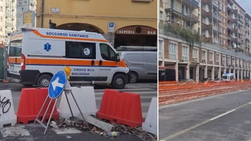 Bologna, ambulanza a sirene spiegate bloccata nel traffico in via Saffi