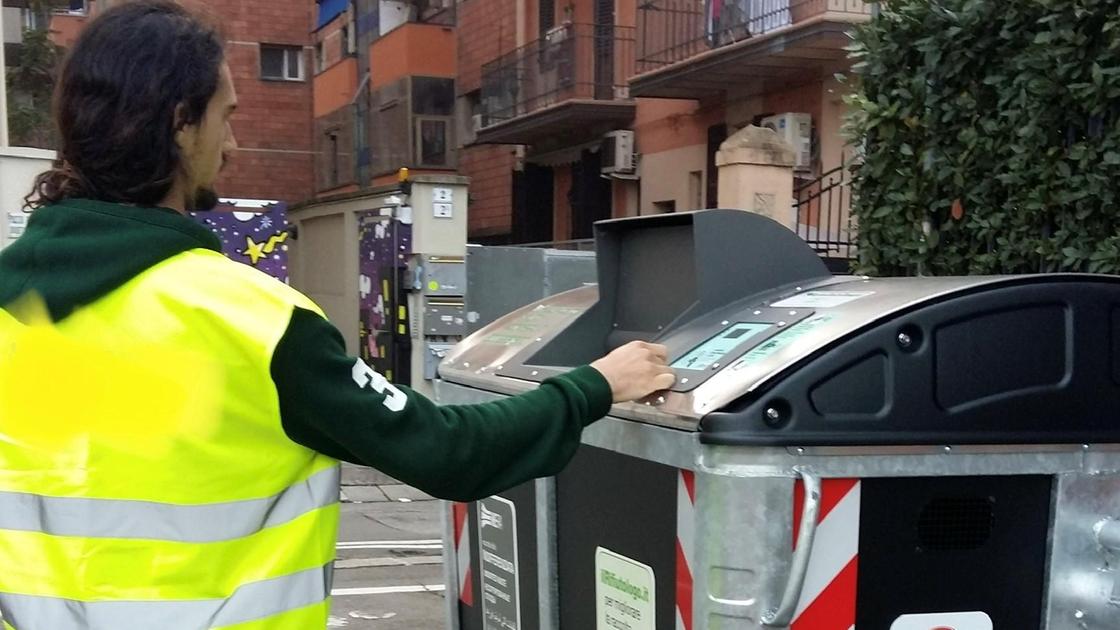 Rifiuti, pasticcio tariffa puntuale. Polemiche e cittadini infuriati : "Il confronto dove è finito?"