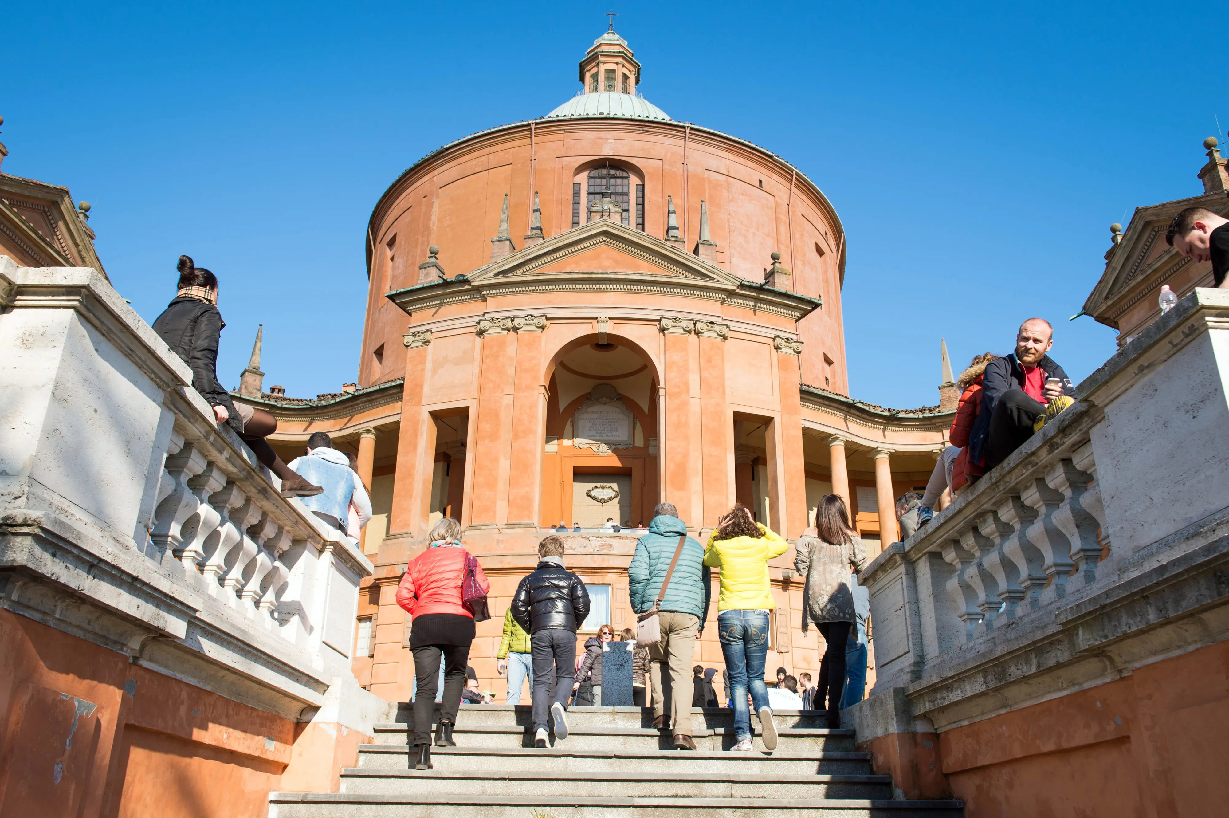 Pellegrinaggio a Bologna, tra Giubileo e turismo