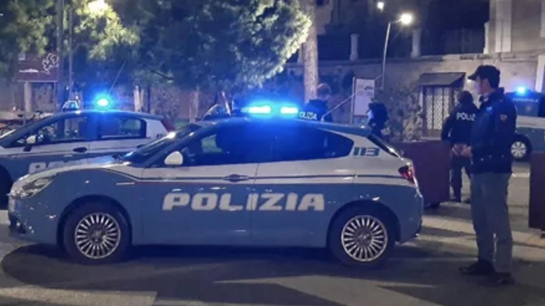 Un bisticcio tra gruppi di ragazzi arriva alle vie di fatto, interviene la polizia. Volanti impegnate anche in un secondo alterco tra due persone in via Villa.