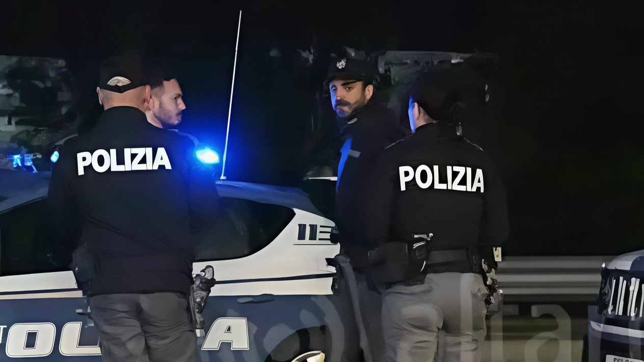 Il 25enne e il 38enne sono stati intercettati dai poliziotti in centro storico