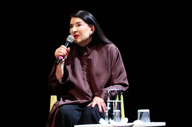 Marina Abramovic conquista il Teatro Rossini: “Hai paura di qualcosa? Falla e non ne avrai più”