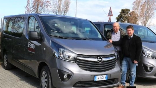 Etienn Lucarelli e Gino Bartolucci davanti ai mezzi della Fano Noleggi