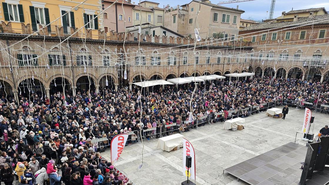 Befane, che show. Piazza del Popolo piena di bambini:: "Una grande festa"