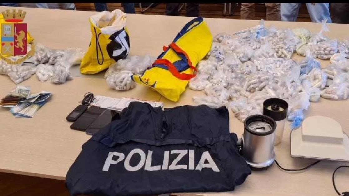 Tre chili di cocaina in auto: ventenne arrestato in A14 a Pesaro