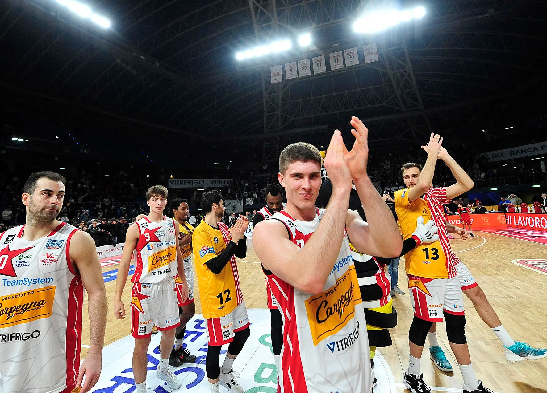 Vuelle Pesaro Brindisi 86-79: vittoria dopo una gara finita in salita