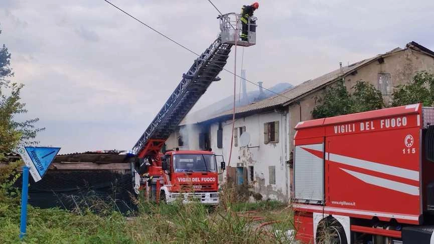 Secondo rogo al casolare di via Ronzoni