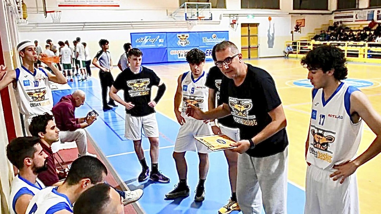 Il coach Marco Vandelli fa i conti con diversi infortuni che pesano sulla Cesena 2005