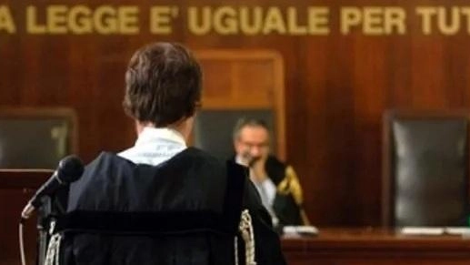 Confessione choc a scuola: "Mio padre mi abusa". La ragazzina sentita dal gip