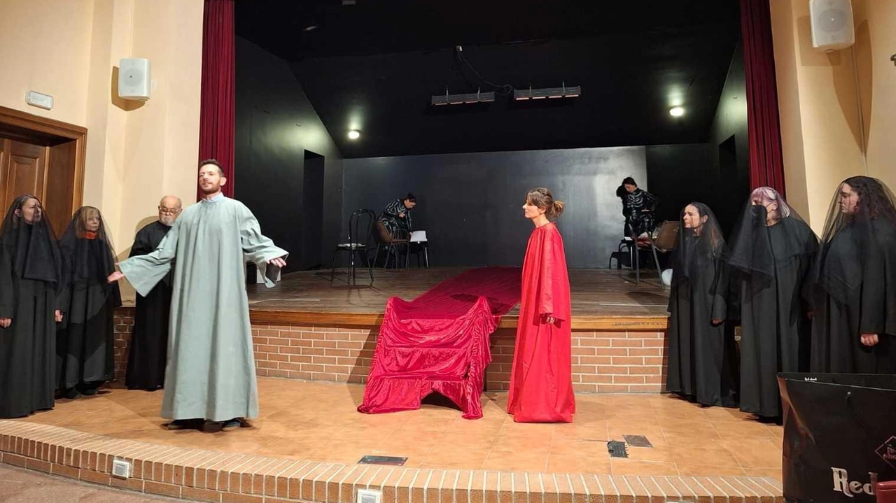 Domani alle 21.15, la scuola di teatro classico antico Urbs Salvia presenta, al teatro comunale di Urbisaglia, "Nemesis", tragedia...