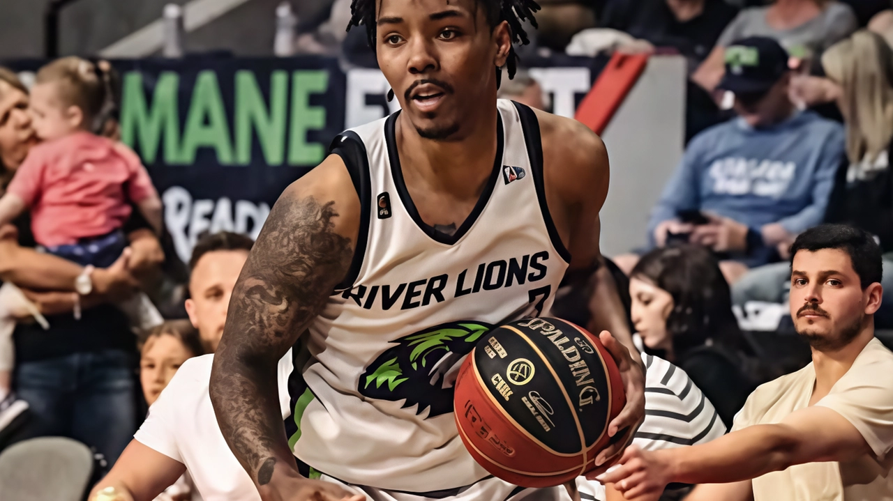 Khalil Ahmad, nuovo giocatore della Vuelle, in azione con i Niagara River Lions