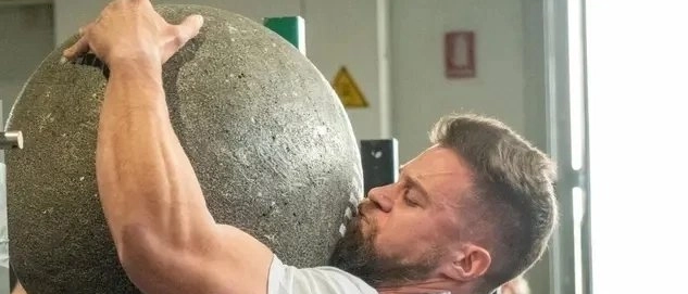 Alzerà una palla da 165 kg. Ma tutto a fin di bene. Cardinali, operaio di 30 anni, vuole raccogliere fondi a favore dello Iopra e tenterà di superare il record italiano