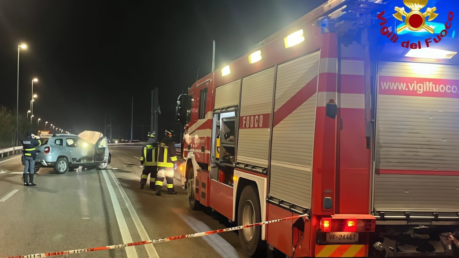 In via Flaminia l’altra sera sono intervenuti anche i vigili del fuo