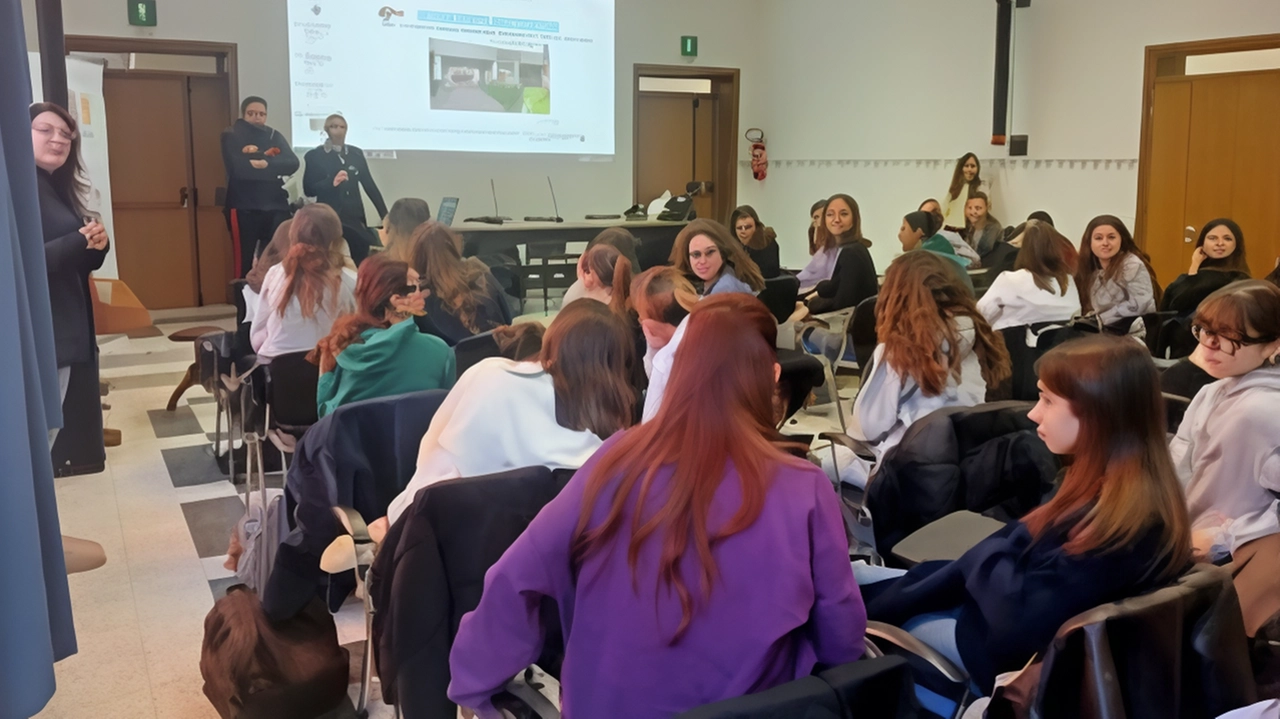 Violenza di genere e codice della strada. Studenti a lezione