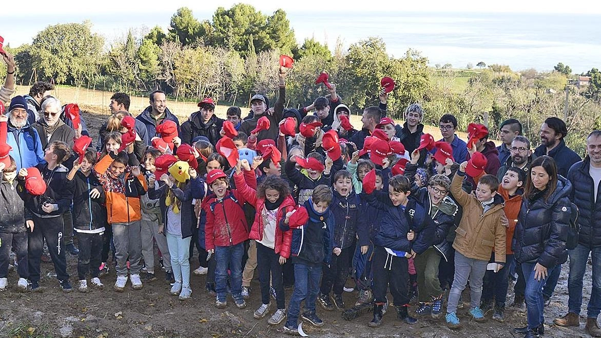 Il desiderio espresso da Simone Tagliabracci, proprietario del terreno, ha preso piede. Fulvio Tosi: "Nel giro di dieci anni toccheranno i primi due metri". Una volta completato, sarà aperto al pubblico.