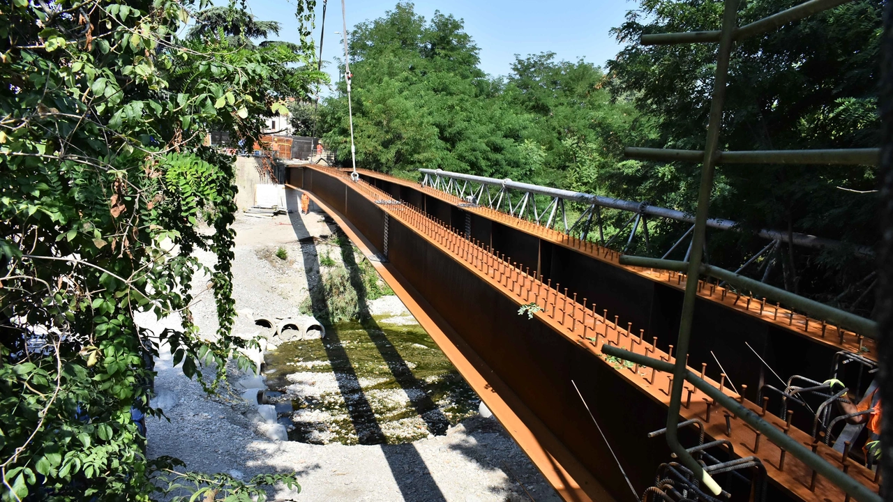 Il nuovo ponte del Gattaglio a Reggio Emilia: oggi al via il varo (Foto Artioli)