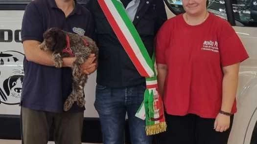 Gianluca e la figlia con il sindaco