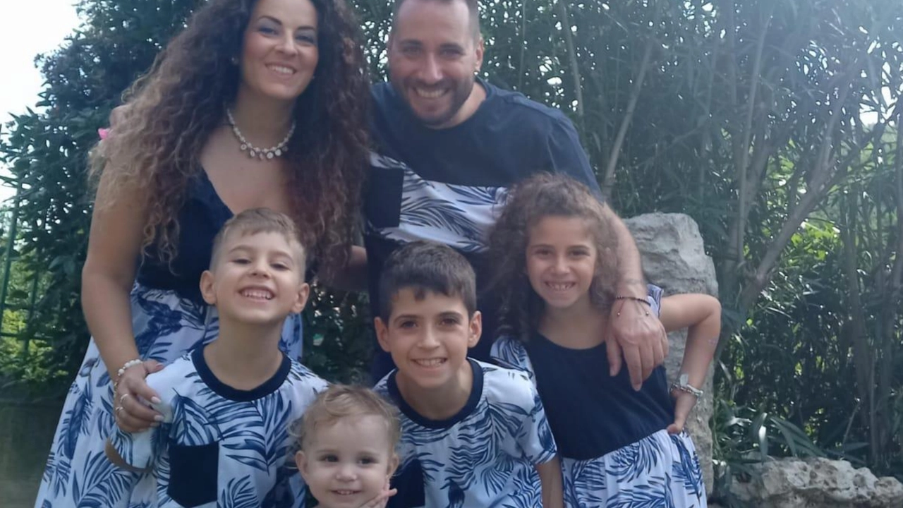 Ilaria Celani, giovane mamma di Ascoli con la sua famiglia extra large