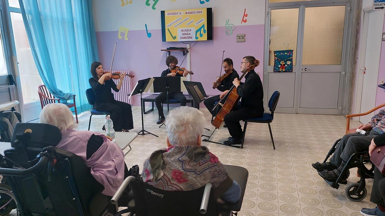 Il concerto che l’Orchestra Cherubini ha tenuto lo scorso 16 maggio alla Casa residenza anziani. Bedeschi di Bagnacavallo