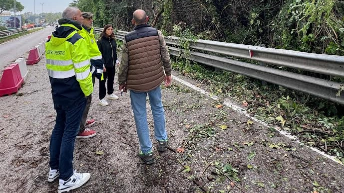 Il sopralluogo sull'Ardizio dopo la frana sulla Statale a causa del maltempo