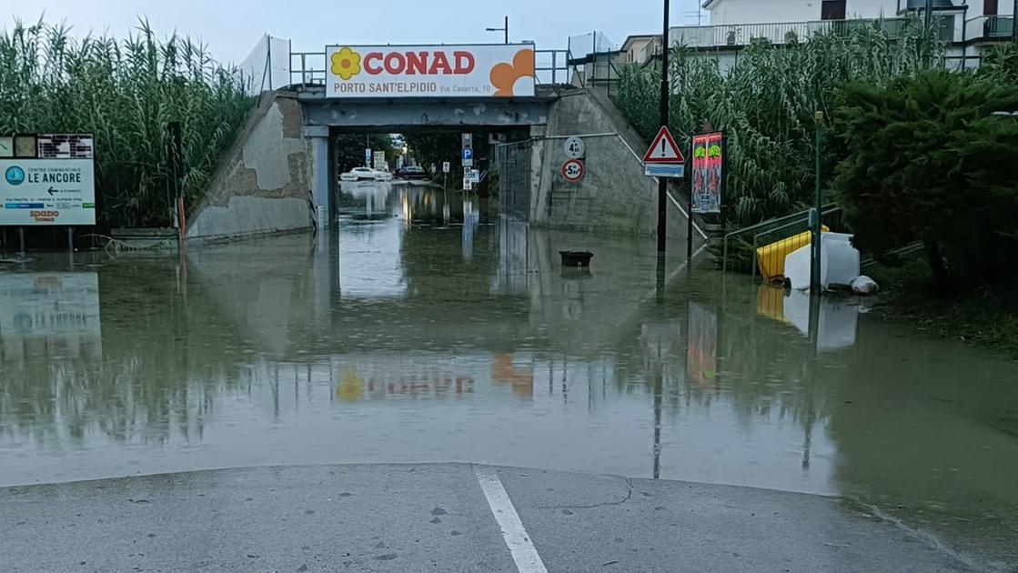 Maltempo oggi a Porto Sant’Elpidio: sottopassi allagati e strade piene di fango