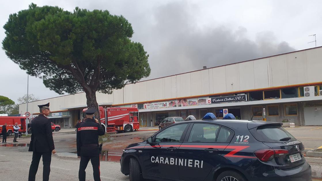 Incendio al Gros di Rimini: 14 ore per domare le fiamme