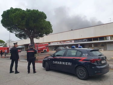 Incendio al Gros di Rimini: 14 ore per domare le fiamme