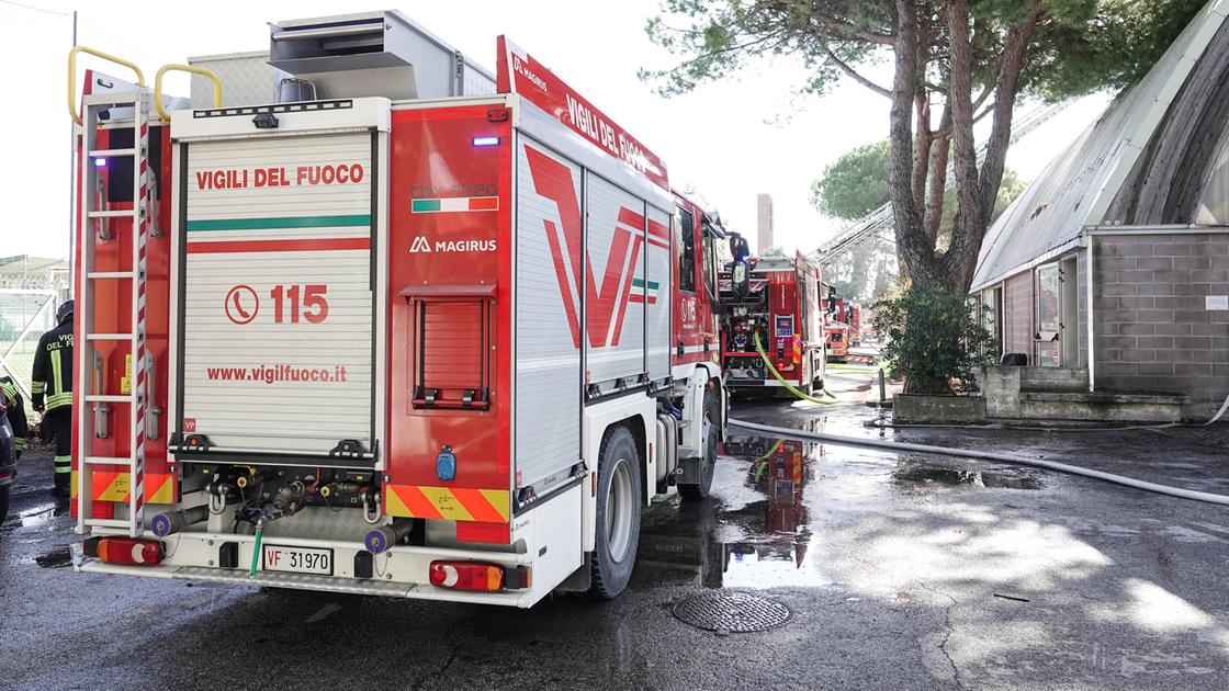 Esplosione a Bargellino di Bologna, in via Persicetana Vecchia: almeno tre feriti