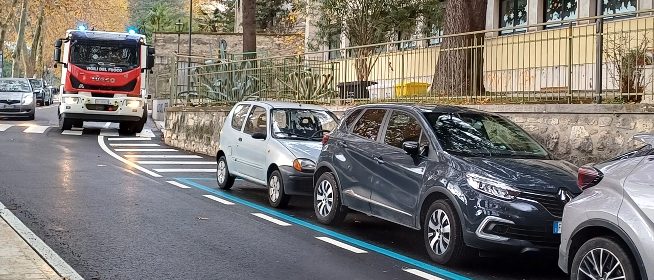 Mattinata di spavento all’istituto D’Azeglio, in pieno centro. Sul posto i vigili del fuoco e acnhe i carabinieri