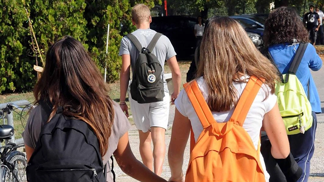 . Alcuni studenti delle scuole superiori in una foto d’archivio