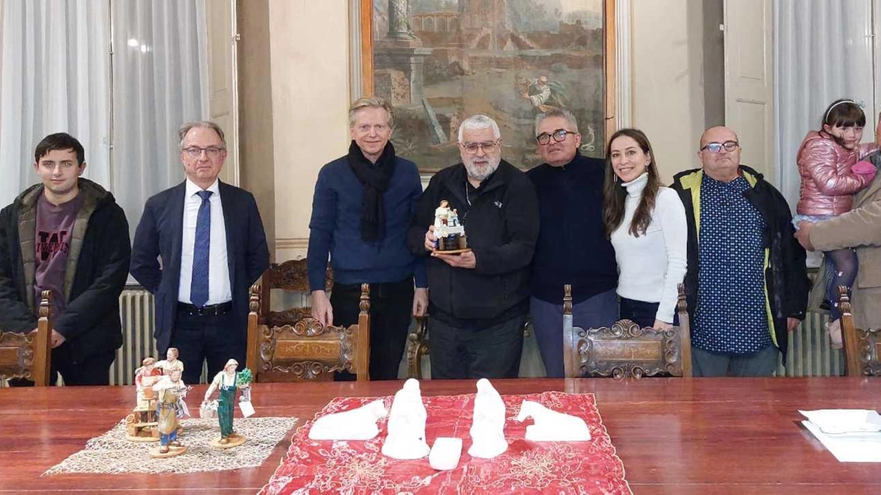 La statuina per il presepe 2024 è stata consegnata nei giorni scorsi al vescovo Giovanni Mosciatti da una rappresentanza di...