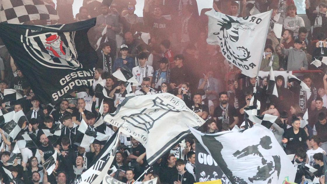 Tifosi bianconeri terza piazza