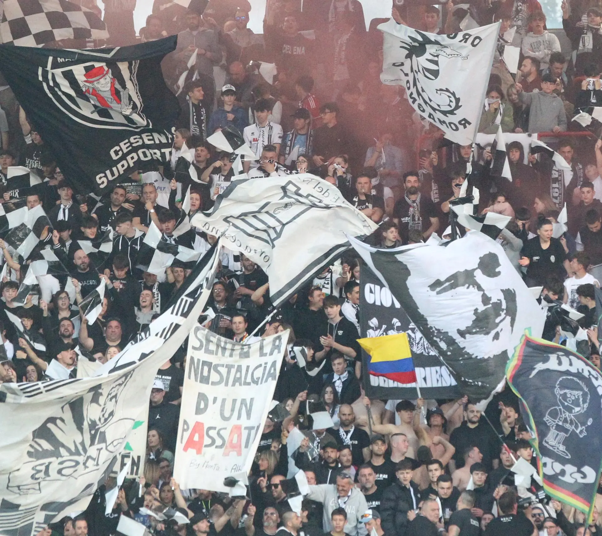 Tifosi bianconeri terza piazza