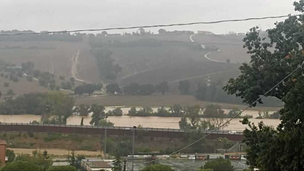 Diretta maltempo Marche: ad Ancona esonda l’Aspio, allagata la parte sud della città