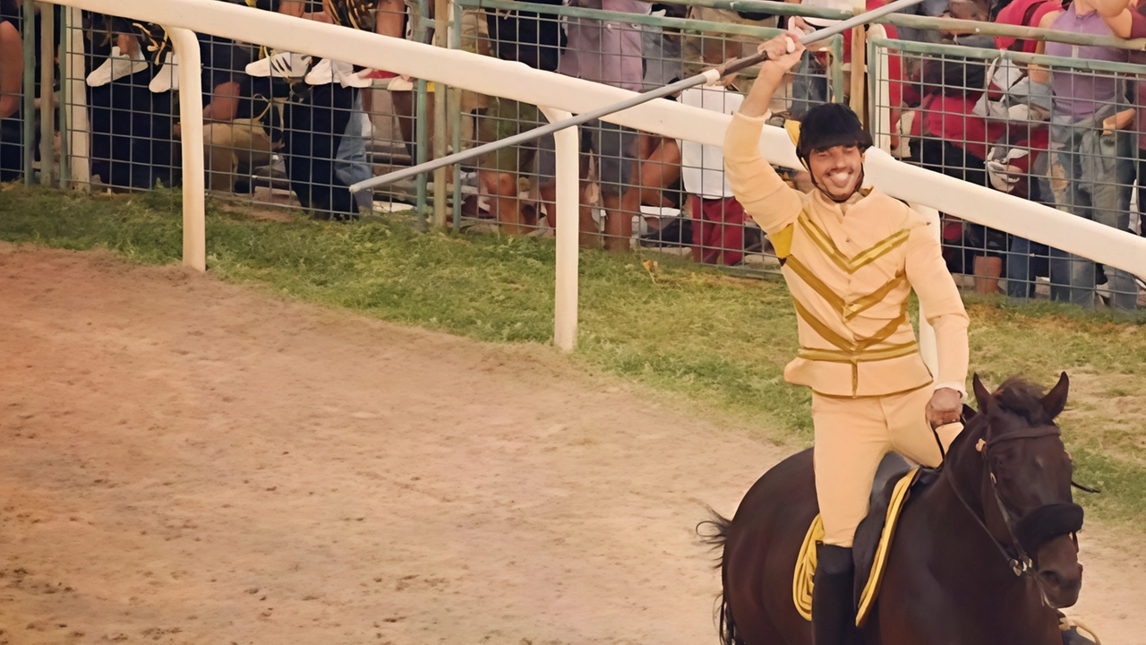 La Quintana ascolana si prepara per l'ultimo grande evento dell'anno: la giostra di Foligno. Luca Innocenzi è il favorito, con altri noti cavalieri in gara.