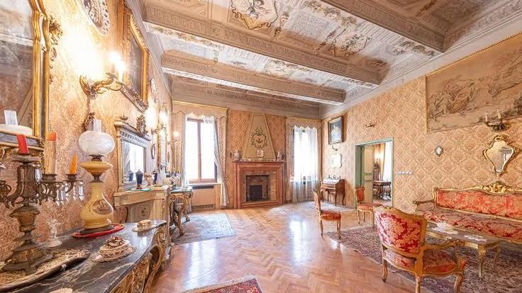 Il futuro di Palazzo Bratti: "Non sarà un condominio, conserviamo la bellezza"