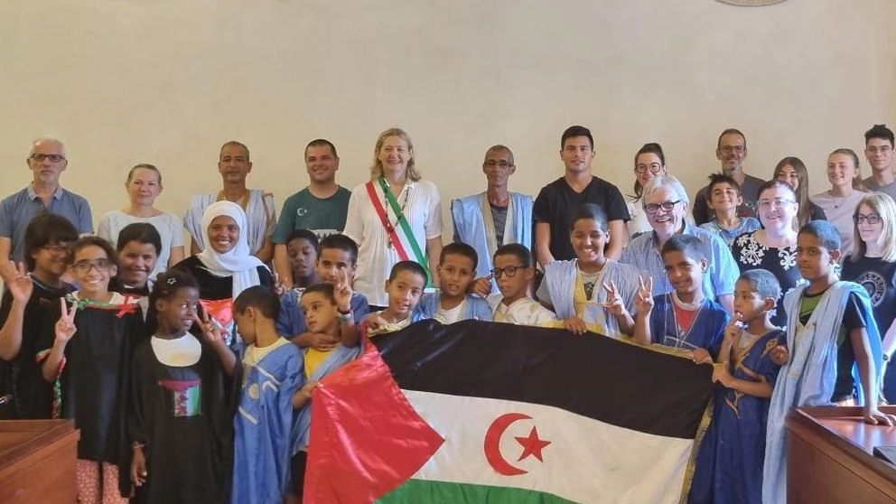 Un gruppo di 16 bambini Saharawi e tre accompagnatori è stato accolto a Luzzara da oltre 60 volontari. L'iniziativa di accoglienza coinvolge diverse località del Reggiano.