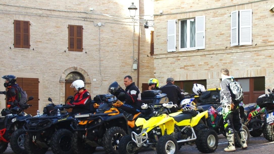 Successo per la quarta Endurance del Cinghiale a Magliano di Tenna: 500 km tra Marche e Umbria per piloti di quad e moto enduro, con ex partecipanti alla Parigi Dakar. Itinerario panoramico e gastronomico.