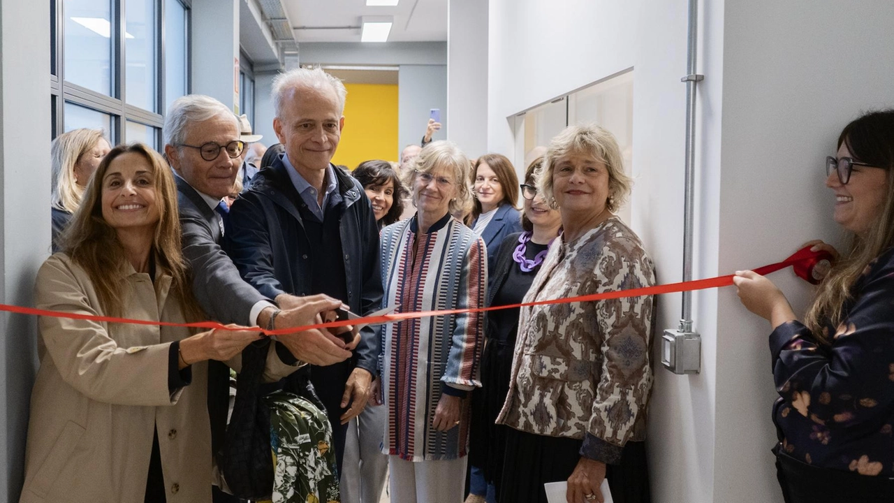 Presente al taglio del nastro anche la presidente dell’Accademia Rita Finzi