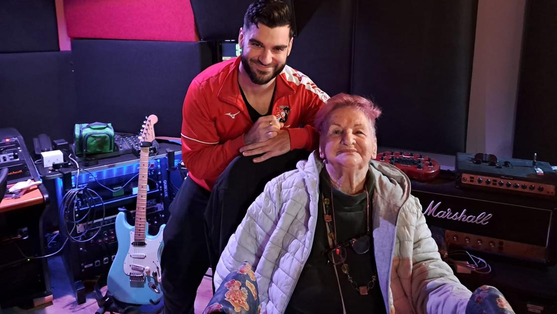 Il sogno di Adriana, a 91 anni incide un disco: “La mia voce per sempre”