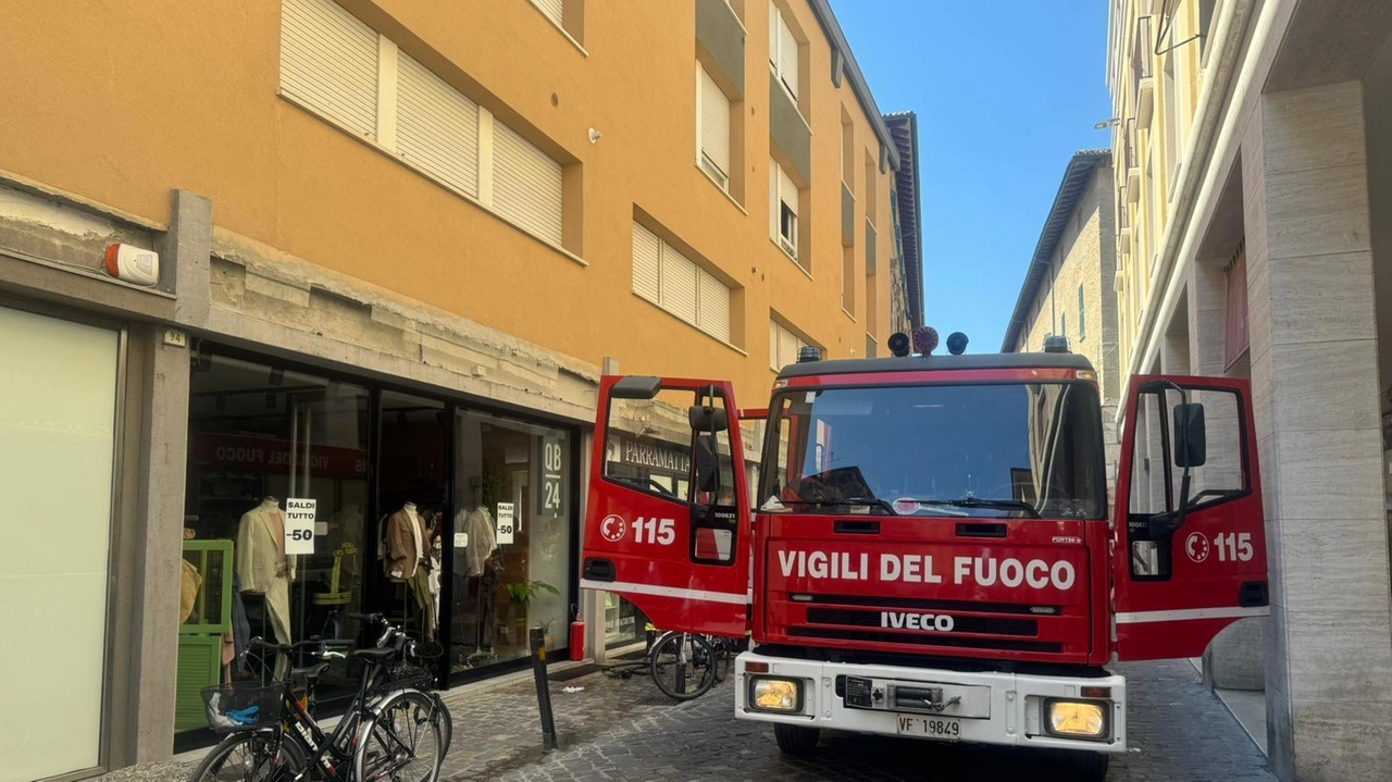 Sembra si sia. trattato di un incendio provocato da cause accidentali, probabilmente un cortocircuito dell’impianto elettrico